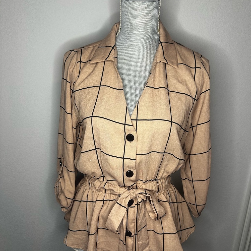 Women's Beige Checkered Buttoned Top size small
